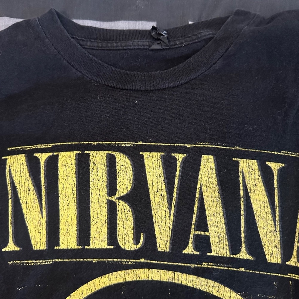 Nirvana Nevermind Smile Classic Grunge Black Vintage T-Shirt Size Medium - Picture 2 of 4